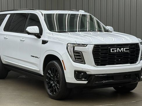 Used 2026 GMC Yukon XL Denali w/ Sun & Power Step Package AWD/4WD image 7