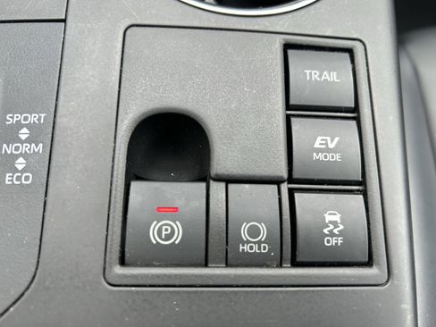 Used 2023 Toyota Highlander XLE AWD/4WD image 37