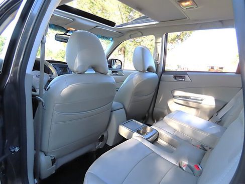 Used 2013 Subaru Forester 2.5X Premium w/ All-Weather Plus Pkg AWD/4WD image 21