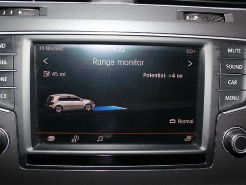 Used 2016 Volkswagen e-Golf SE image 26