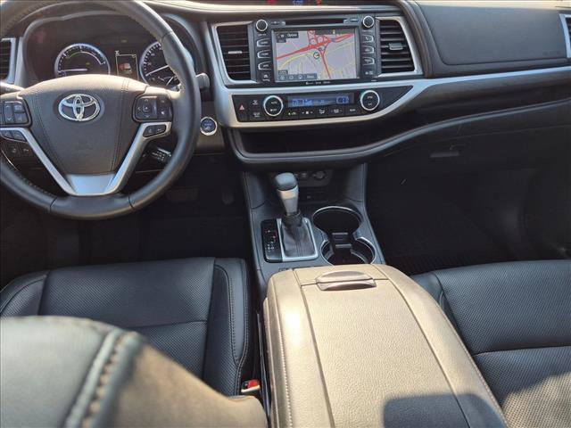 Used 2017 Toyota Highlander Limited Platinum AWD/4WD image 16