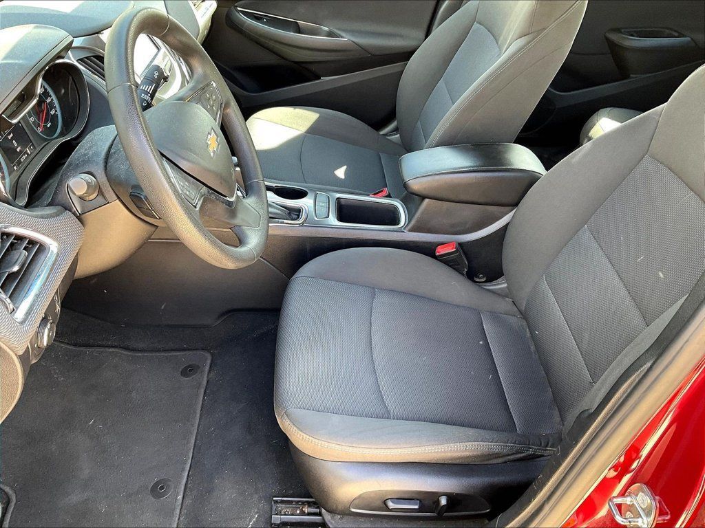 Used 2017 Chevrolet Cruze LT w/ Convenience Package FWD image 16