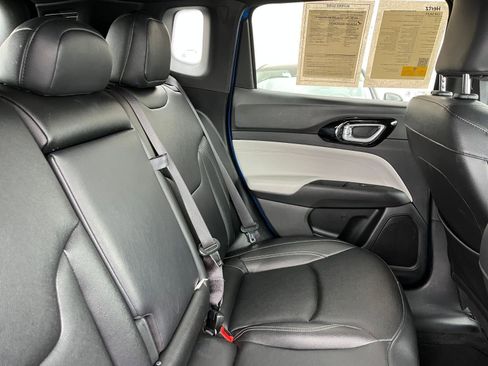 Used 2025 Jeep Compass Limited image 37