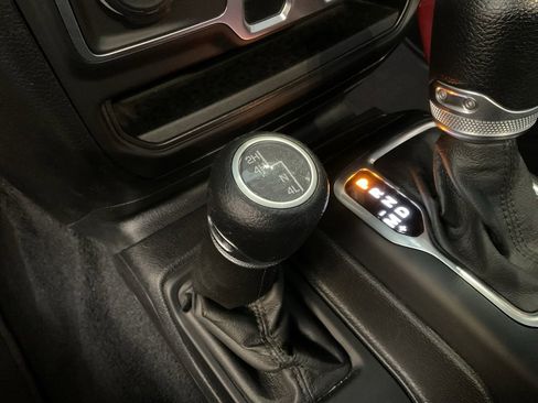 Used 2021 Jeep Gladiator Sport image 19