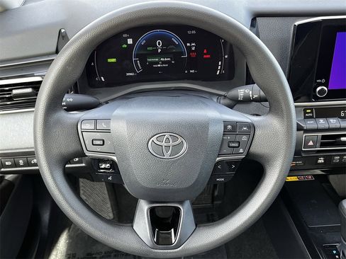 Used 2025 Toyota Camry LE image 8