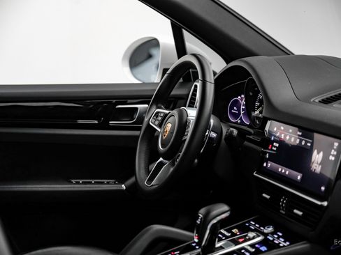 Used 2023 Porsche Cayenne image 48