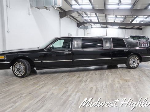 Used 1997 Lincoln Town Car Executive image 4