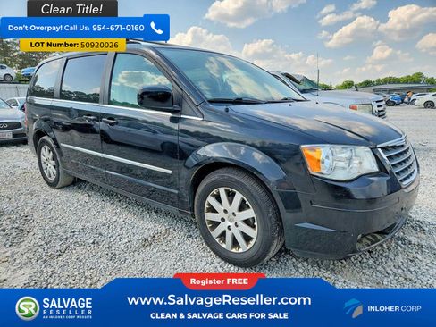 Used 2010 Chrysler Town & Country Touring Plus w/ Premium Group FWD image 5