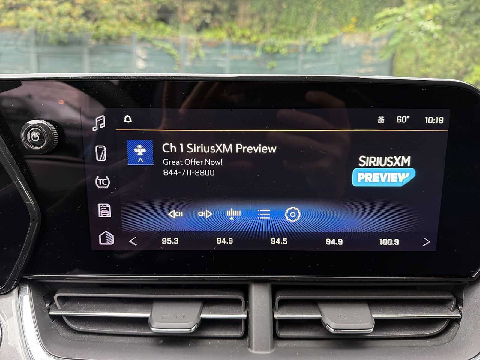 Used 2025 Chevrolet Trax LT FWD image 15