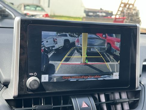 Used 2025 Toyota RAV4 XLE AWD/4WD image 15