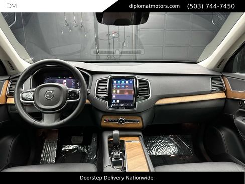 Used 2023 Volvo XC90 B6 Plus image 26