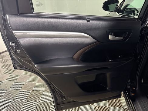 Used 2019 Toyota Highlander Limited image 20