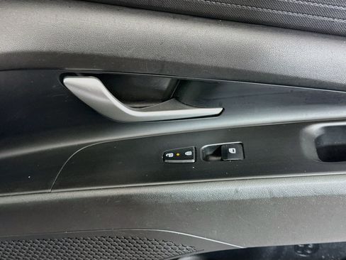 Used 2025 Hyundai Elantra SE FWD image 30