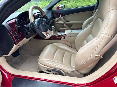 Used 2005 Chevrolet Corvette Coupe w/ Preferred Equipment Group RWD image 18
