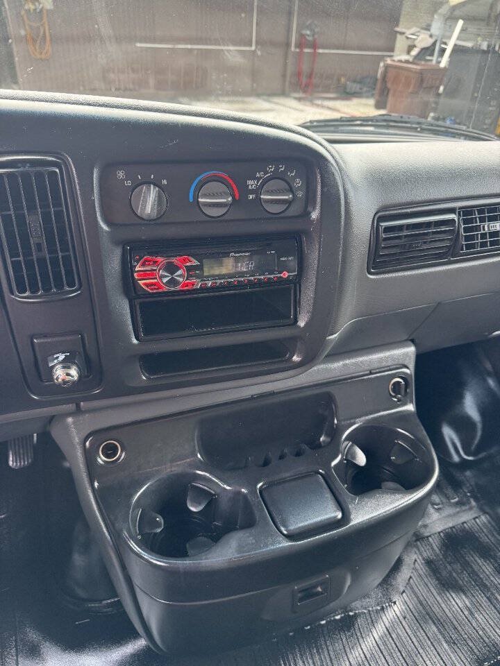 Used 2001 Chevrolet Express 2500 RWD image 10