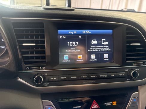 Used 2017 Hyundai Elantra SE FWD image 23