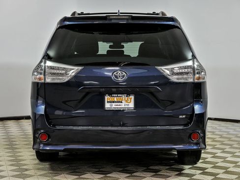 Used 2019 Toyota Sienna SE Premium image 6