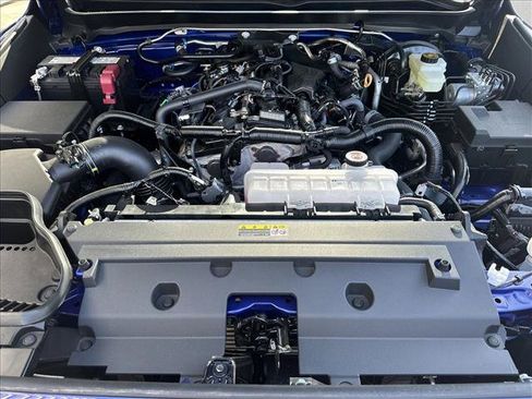 Certified 2025 Toyota Tacoma SR5 AWD/4WD image 17