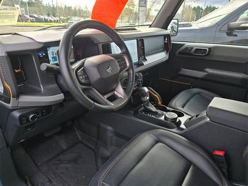 Used 2023 Ford Bronco Badlands image 11