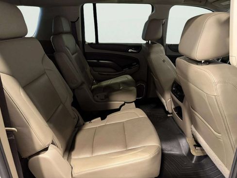 Used 2018 Chevrolet Suburban Premier AWD/4WD image 23