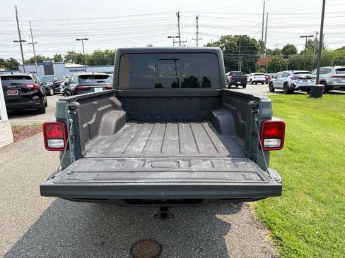 Used 2024 Jeep Gladiator Sport AWD/4WD image 8