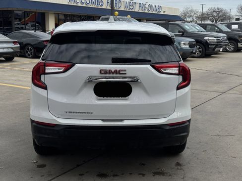 Used 2024 GMC Terrain SLE image 8