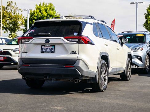 Used 2022 Toyota RAV4 XLE Premium AWD/4WD image 6