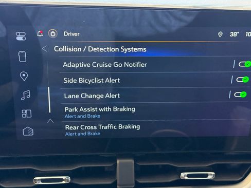 Used 2025 Chevrolet Equinox LT image 49