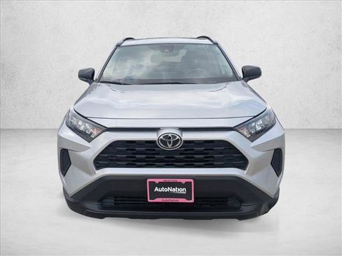 Used 2021 Toyota RAV4 LE FWD image 2