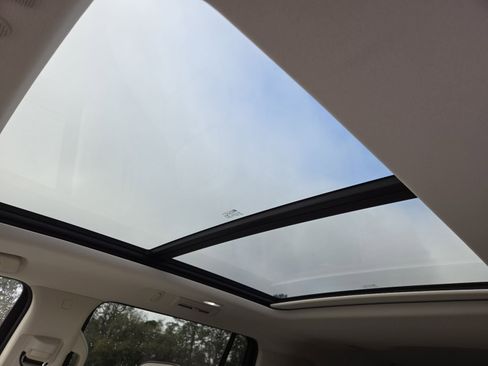 Used 2022 GMC Yukon XL Denali image 3