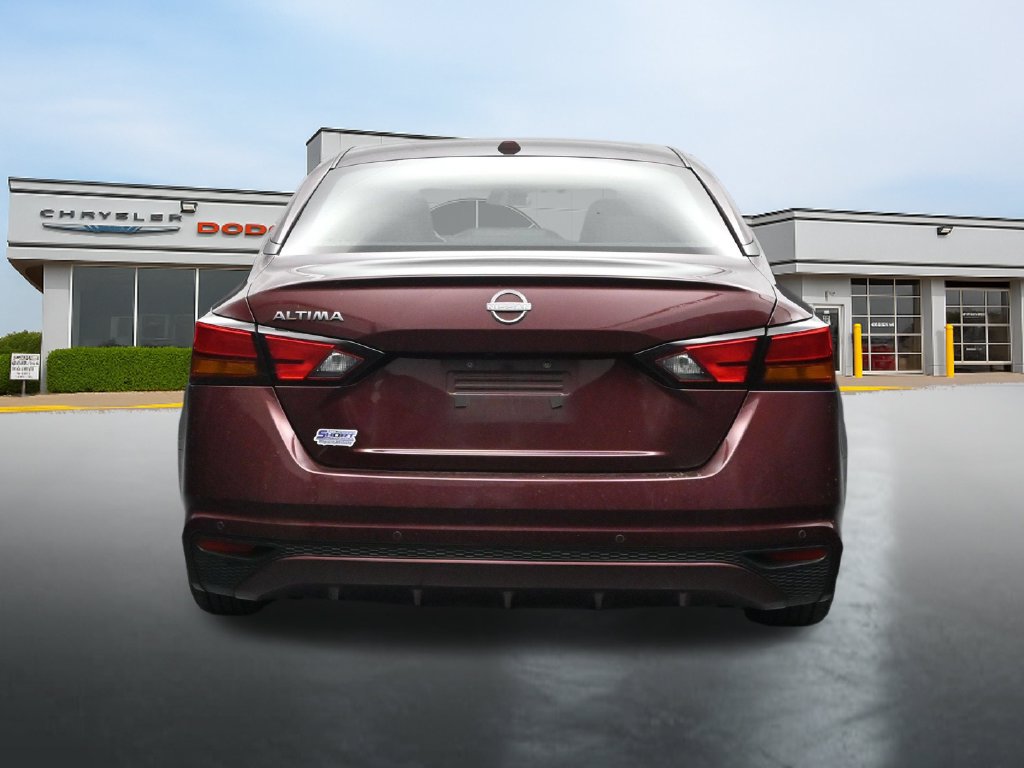 Used 2025 Nissan Altima 2.5 SV FWD image 4
