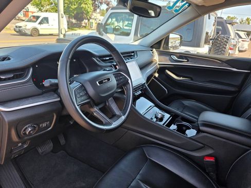 Used 2022 Jeep Grand Cherokee Limited AWD/4WD image 10