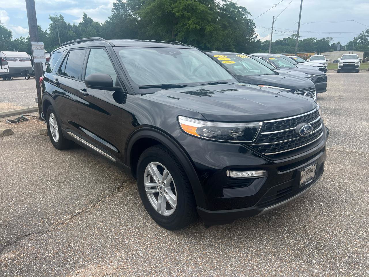 Used 2024 Ford Explorer XLT w/ Equipment Group 202A RWD image 5