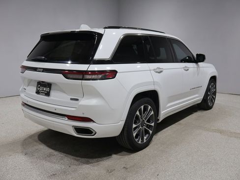 Used 2023 Jeep Grand Cherokee Overland AWD/4WD image 2
