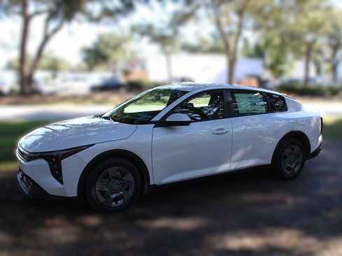 New 2026 Kia K4 FWD image 14