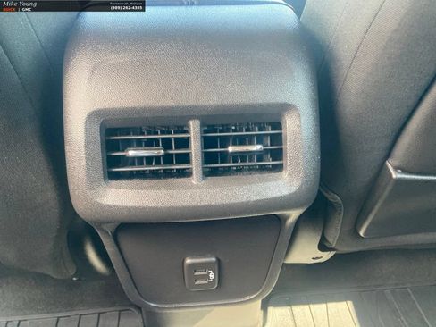 Used 2024 GMC Terrain SLE w/ Driver Convenience Package AWD/4WD image 18