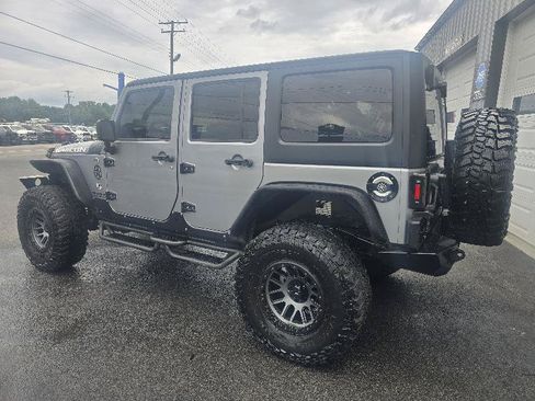 Used 2013 Jeep Wrangler Unlimited Rubicon AWD/4WD image 7