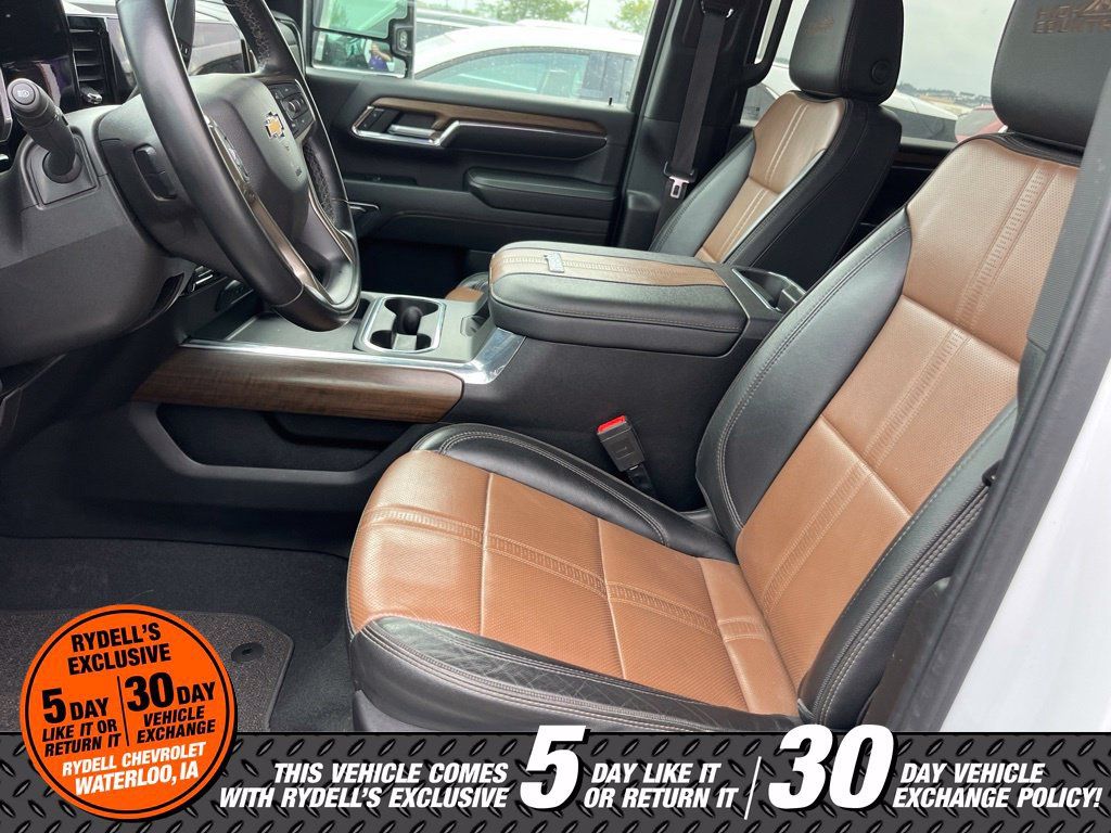 Used 2024 Chevrolet Silverado 2500 High Country w/ High Country Premium Package AWD/4WD image 3
