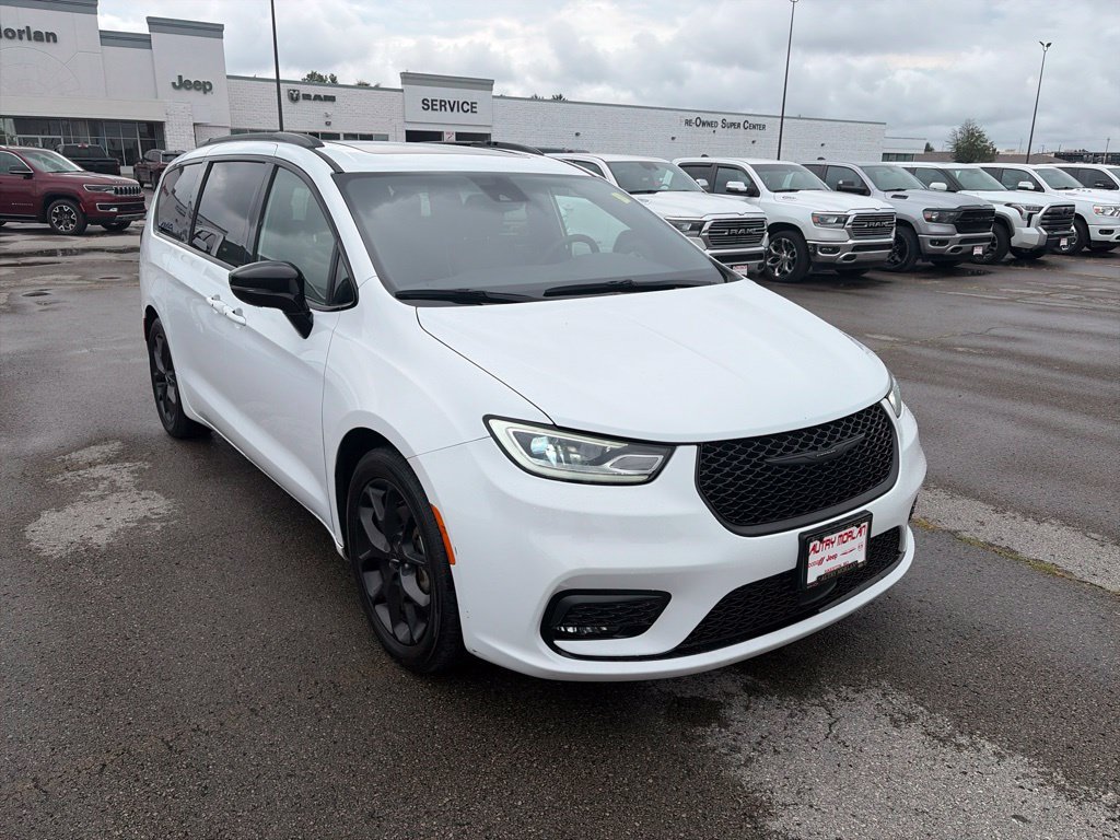 Used 2025 Chrysler Pacifica Limited FWD image 8