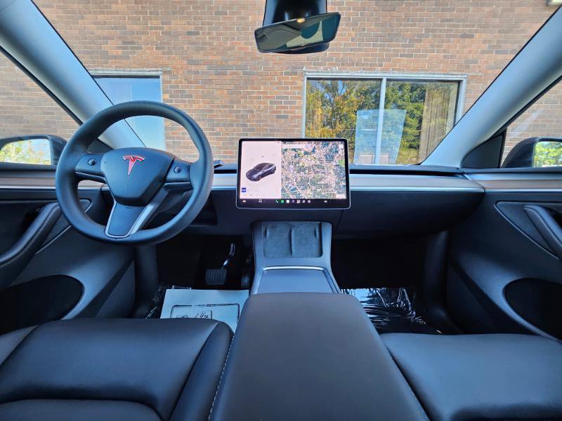 Used 2024 Tesla Model Y 2WD image 39