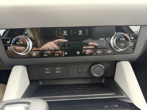 New 2025 Mitsubishi Outlander SE image 23