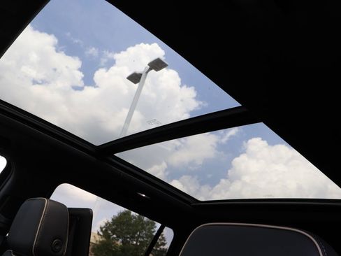 New 2025 Chevrolet Suburban Premier image 15