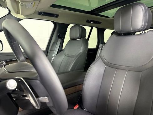 New 2025 Land Rover Range Rover SE image 5