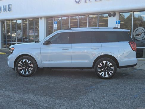 New 2025 Ford Expedition Platinum w/ Driver's Package image 8