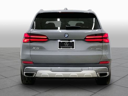 Used 2025 BMW X5 xDrive50e image 5