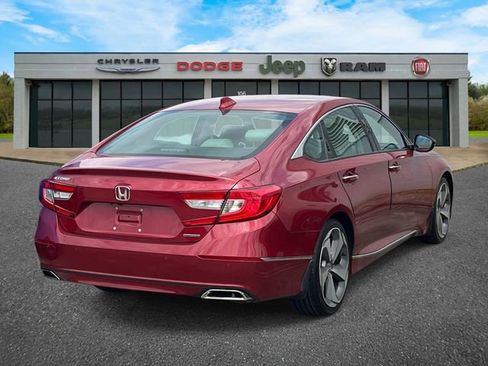 Used 2018 Honda Accord Touring image 3