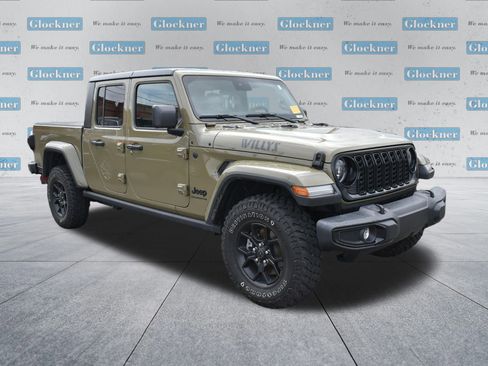 Used 2025 Jeep Gladiator Sport AWD/4WD image 3