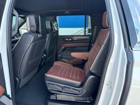 Used 2023 GMC Yukon XL Denali Ultimate AWD/4WD image 10
