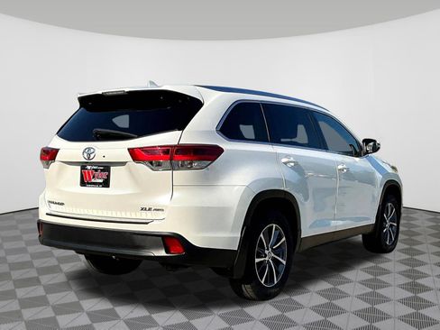 Used 2019 Toyota Highlander XLE AWD/4WD image 6