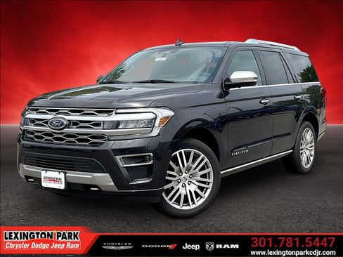 Used 2023 Ford Expedition Platinum AWD/4WD image 3
